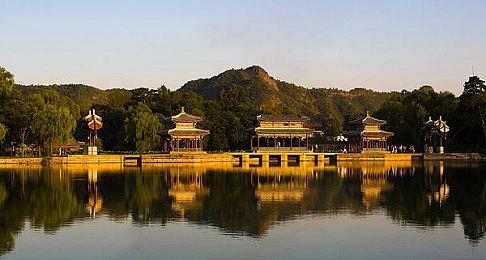 《哥谭骑士》预告“哥谭骑士是什么？” 10月21日上线